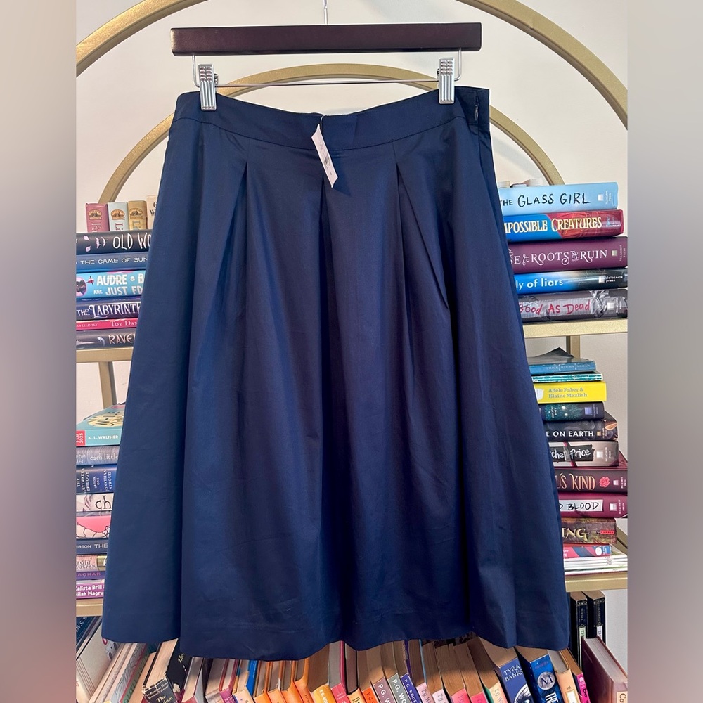 BNWT LOFT Navy A-line Pleated Skirt 💙👗